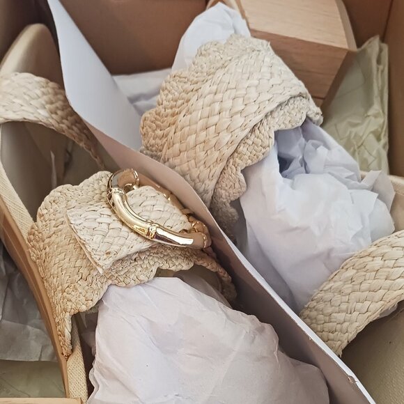 BRAND NEW IN BOX dolce vita Zophy Ivory Raffia Slide Sandal With Gold Loop - Picture 5 of 10